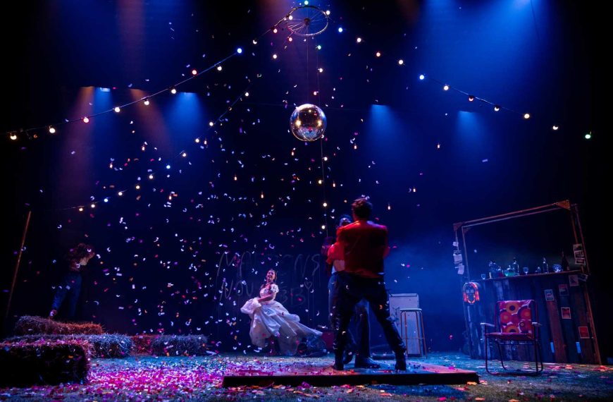 Théâtre - "Le jeu de l'amour et du hasard" Texte : Marivaux Mise en Scène : Frédéric Cherbeuf