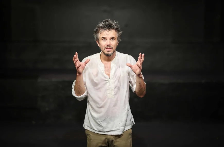 Théâtre : “Qu’est-ce que le temps ?” Texte : Livre XI des Confessions de Saint Augustin, Mise en scène :  Denis Guénoun