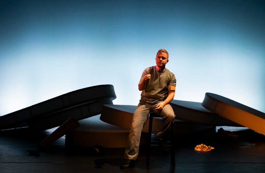 Théâtre - "L'infiltré" Texte &Mise en Scène : Océan